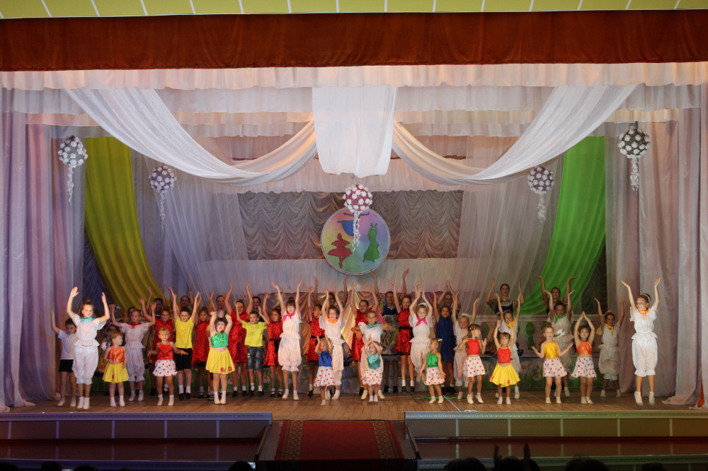 5 августа 2023 г., на сцене Дома культуры станицы Камышеватской прошел праздник танцевального искусства «Живи танцуя».