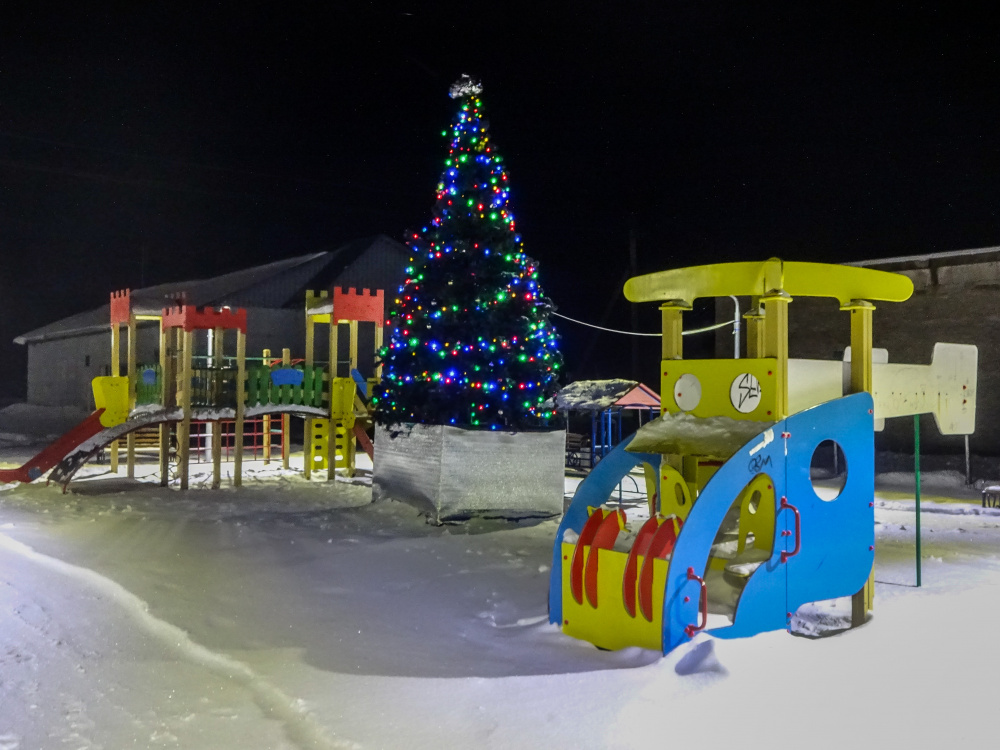 Снеговики, чудо-деревья, звезды и банты: поселок Мятлево готовится к встрече Нового Года