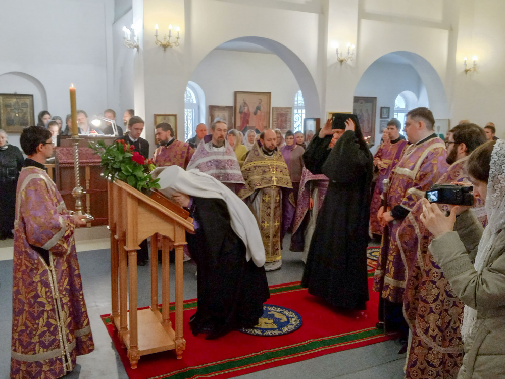Три архипастыря совершили литургию в Мятлевском храме