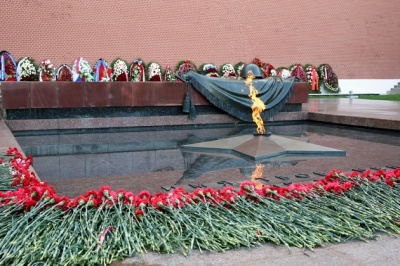 Церемония возложения венков воинам, погибшим в ВОВ