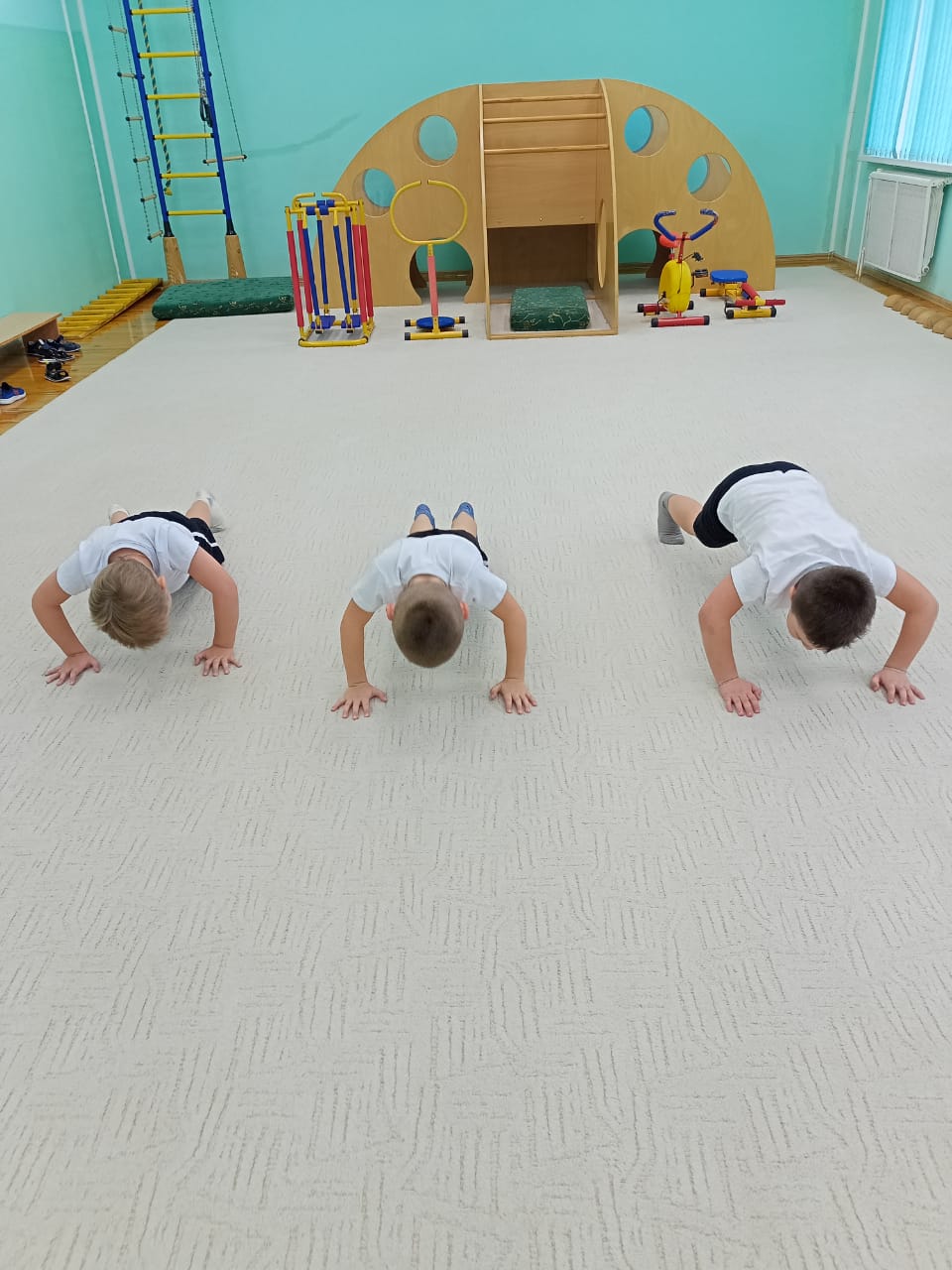 В МКДОУ Среднеикорецкий детский сад состоялось тестирование комплекса ГТО среди юных воспитанников и работников детского сада