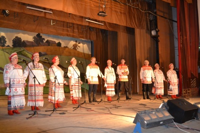 18 ноября на сцене товарковского Дворца культуры славный творческий юбилей отметил народный ансамбль «Раздолье»
