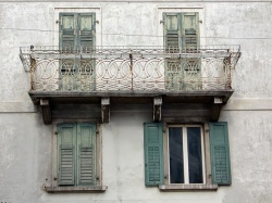 На кого возлагается обязанность по проведению ремонта балконов и лоджий в многоквартирных домах?