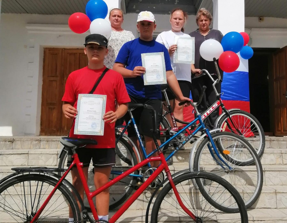 Учащиеся Буденновской средней школы приняли участие в районном велопробеге «Три цвета гордости»