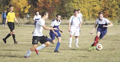 Сборная по футболу Терновского района встретилась с одной из сильнейших юношеских команд области