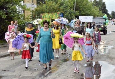 Театрализованное шествие карнавальных команд в День города