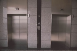 Установлена ответственность за безопасность лифтов