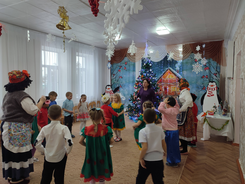 В МБДОУ ДС № 9 ст-цы Камышеватской продолжается череда зимних праздников.