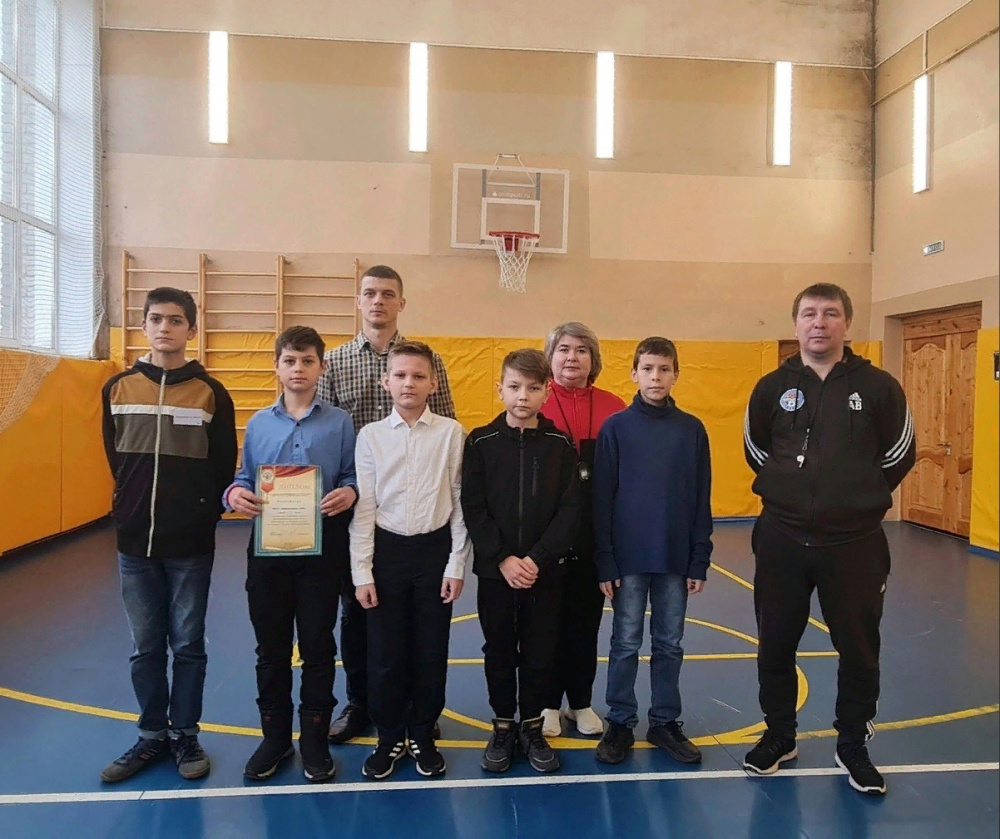 Центр тестирования ГТО Новоусманского района наградил команду МБОУ «Отрадненская СОШ» по многоборью ГТО среди учащихся III ступени.