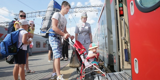 Многодетным семьям предоставляется скидка 20 % на проезд в поездах дальнего следования