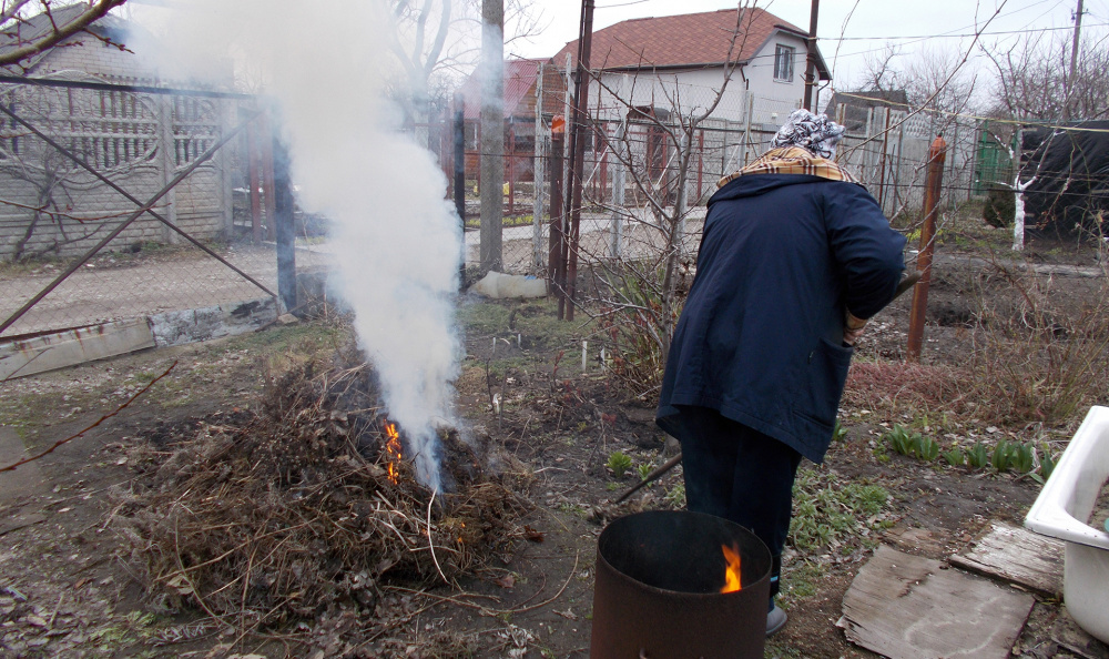 Правила пожарной безопасности при разведении костров для сжигания мусора на садовых, дачных и приусадебных участках.