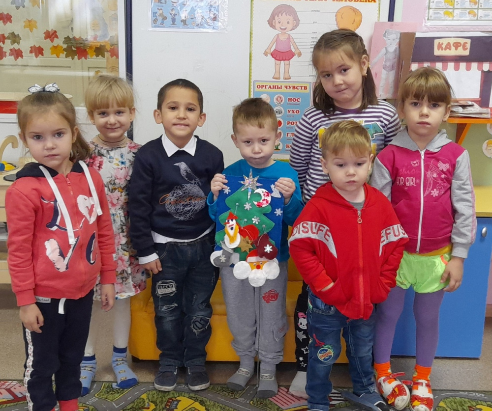 22 декабря 2023 года под руководством культургонизатора Страшко Т.Н. в Зелёнопоселковом детском саду прошел мастер-класс.