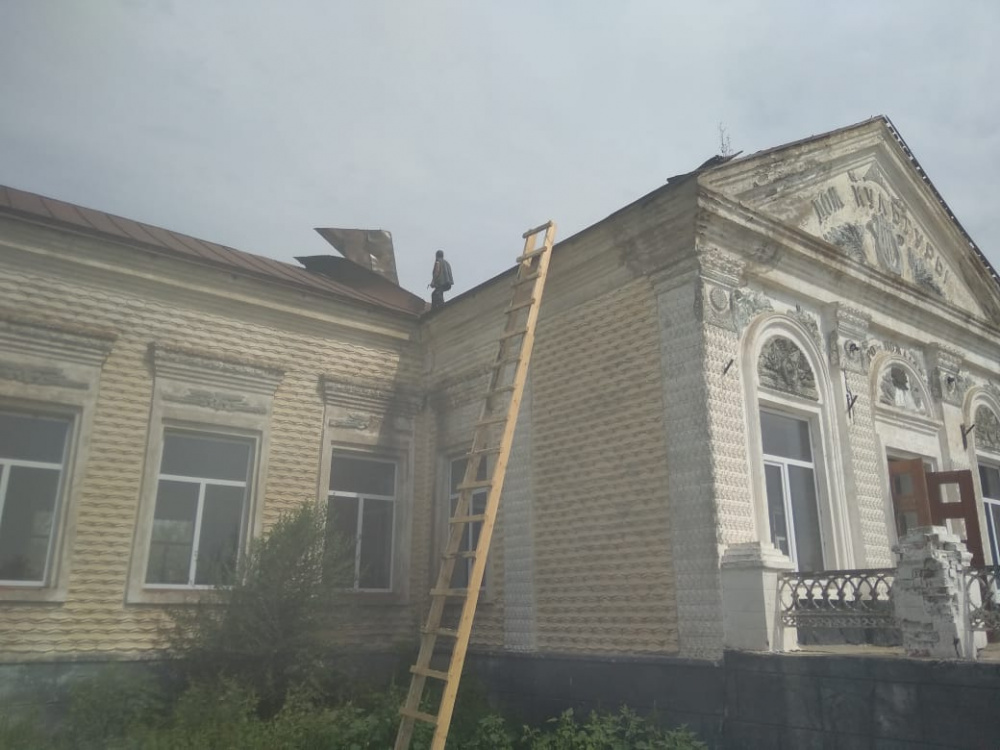 Начат ремонт крыши ДК ив хуторе Индычий