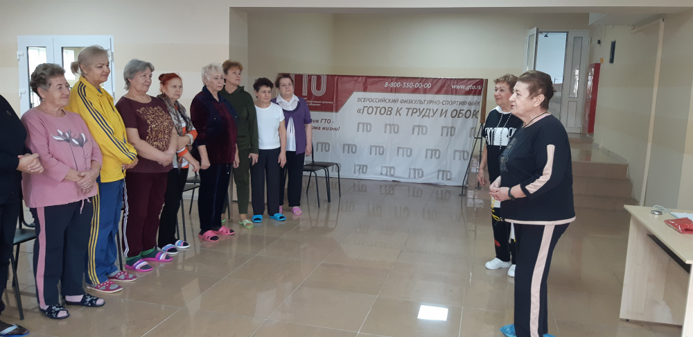 1 октября МКУ ДО в плавательном бассейне Бобровской ДЮСШ имени В. Л. Паткина прошло физкультурно-спортивное мероприятие, посвященное «Дню пожилых людей». 