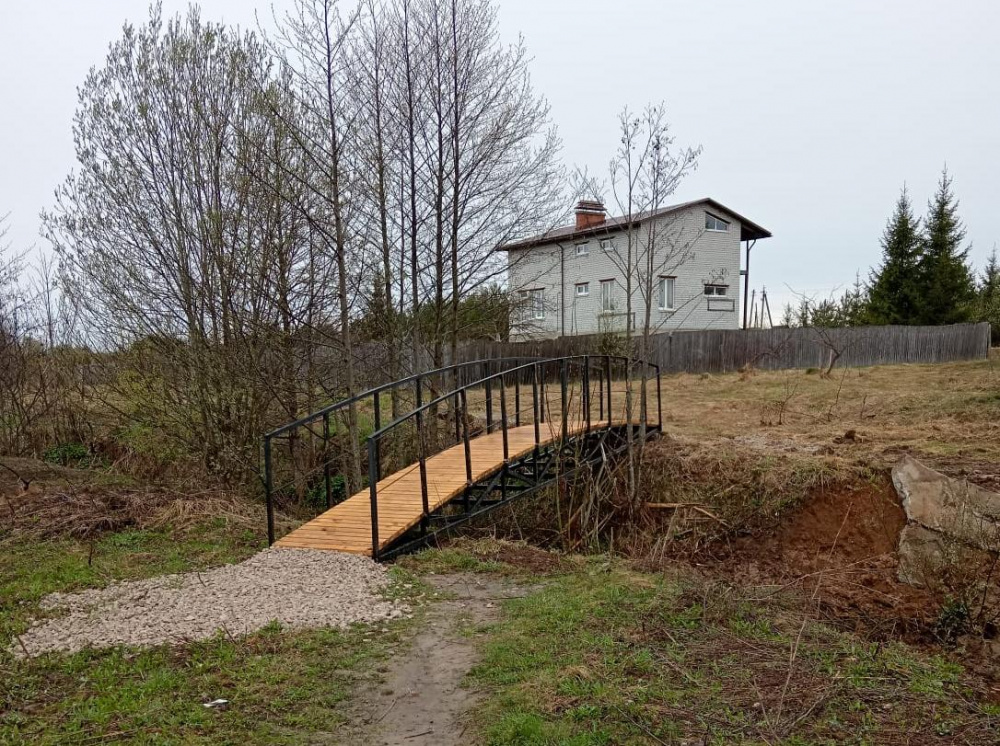 Новый пешеходный мост для жителей деревни Запрудная