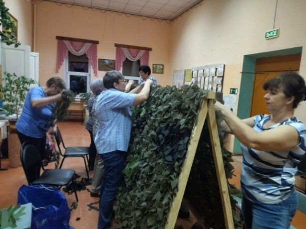 Группа "Узелочки" приготовили четыре маскировочные сети на Сватовское направление