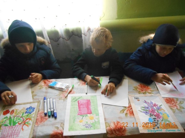22.11.2019 года в Каширском СДК прошел конкурс рисунков среди детей «Букет для мамы»