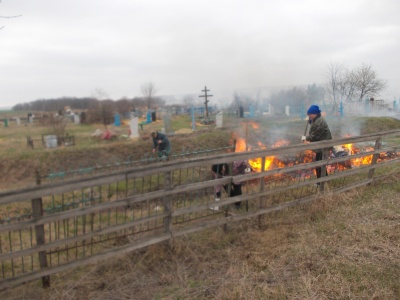 24 апреля 2018 г. в селах Липчанского сельского поселения прошли субботники на кладбищах.