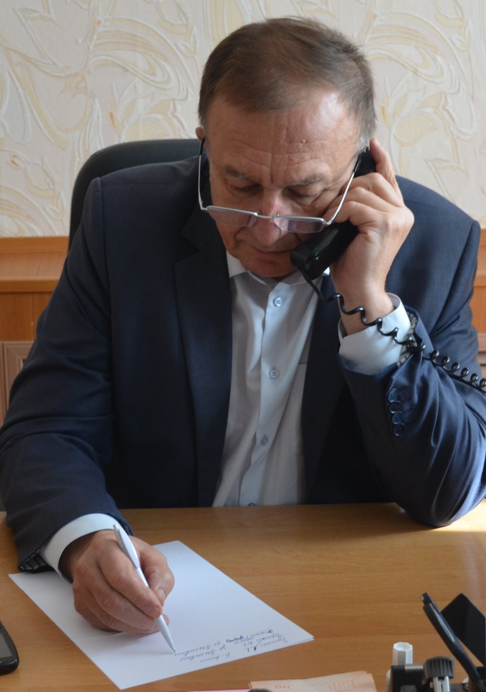 Глава Верхнемамонского муниципального района Н.И. Быков ответил на вопросы верхнемамонцев в ходе прямой линии 26.09.2022г.