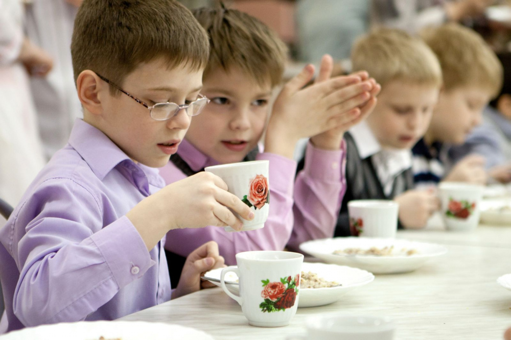 Горячая линия по вопросам организации питания в школах