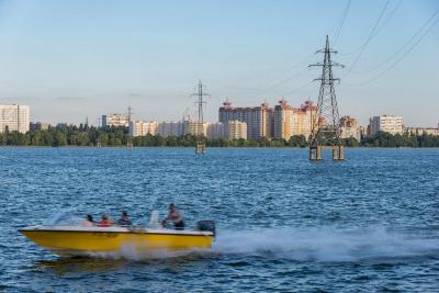 Воронежэнерго напоминает владельцам маломерных судов о правилах электробезопасности на водоемах