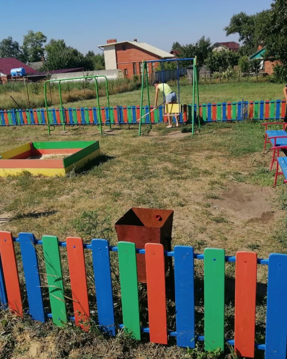 Уборка детской площадки  в с.Воронцовка 