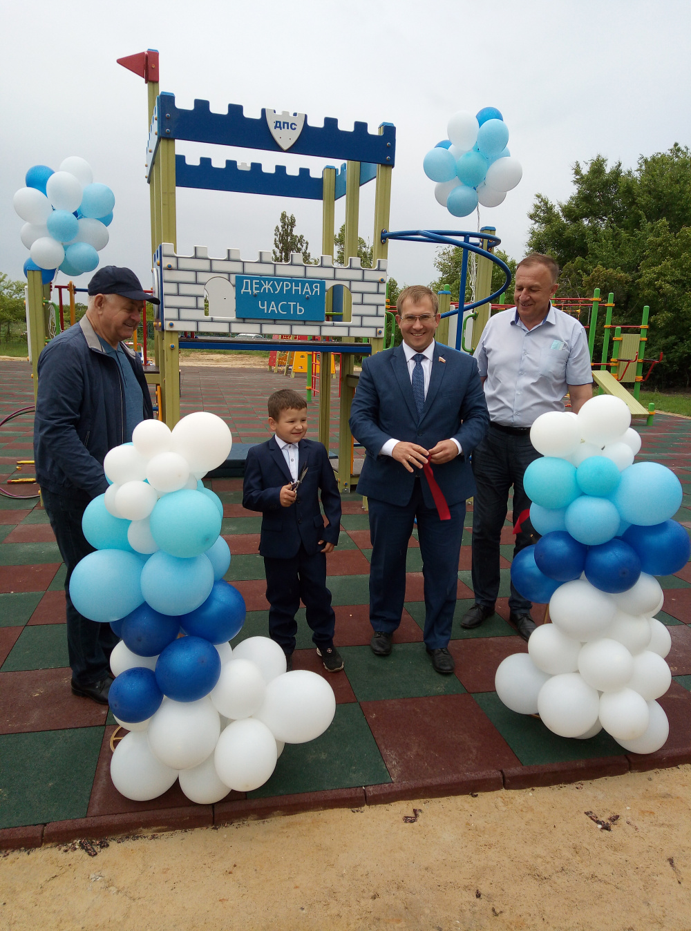 1 июня 2021 года в Лозовом состоялось открытие детской спортивной площадки, которая сделана благодаря участникам ТОС