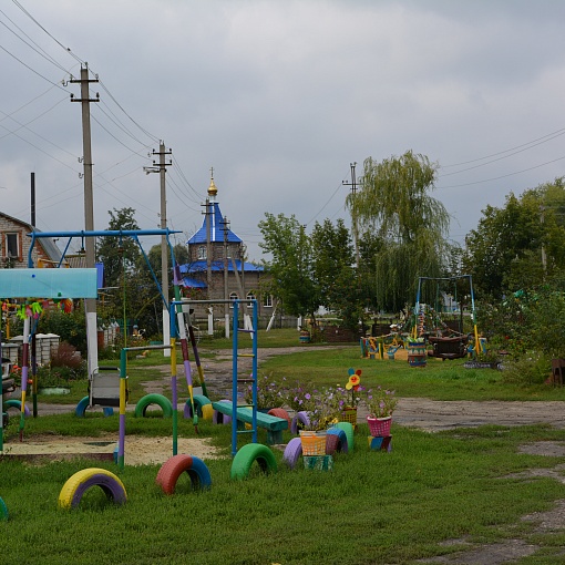 Детская площадка семьи Глушковых