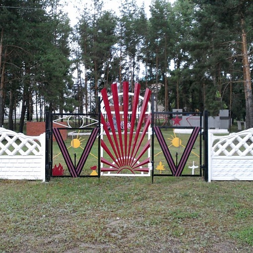 ворота изготовлены нашем земляком-умельцем В.И.Калининым