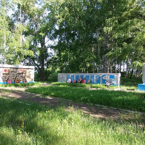 Памятник односельчанам, павшим в боях 1941-1945 г.г. пос. Дмитриевка