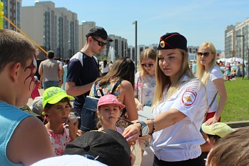 Сотрудники полиции О МВД России по Волжскому району приняли участие в праздновании Международного Дня защиты детей в Южном городе.