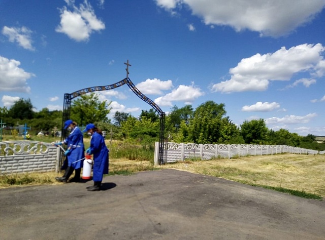 Администрацией Пыховского  сельского поселения  в целях обеспечения санитарно-эпидемиологического благополучия проведена противоклещевая обработка  территории.