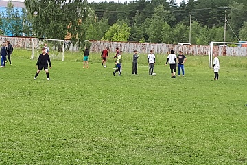 29 июня на стадионе Дворца Спорта п. Товарково прошел футбольный матч среди муниципальных образований Дзержинского района