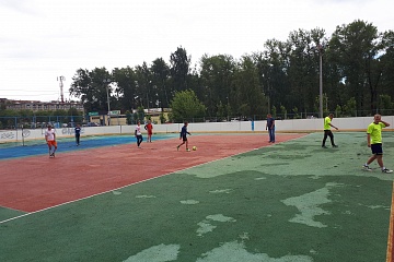 29 июня на стадионе Дворца Спорта п. Товарково прошел футбольный матч среди муниципальных образований Дзержинского района