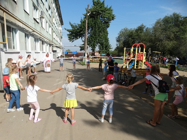 16 августа в сельском поселении Черновский в рамках проекта «Выходи гулять!» прошло одно из очередных мероприятий серии «День двора». 