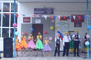 22 августа  2019 года в  Гречано-Балковском   сельском  доме  культуры были  проведены    мероприятия   ко  Дню Российского  флага.