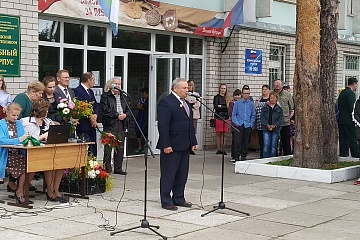Глава города Советска принял участие в линейке, посвященной началу учебного года в Суводском лесхозе-техникуме