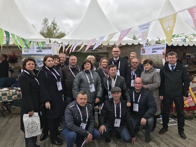 19 сентября в парке-музее "Этномир" в Боровском районе прошёл Международный форум "Хлеб, ты - мир"