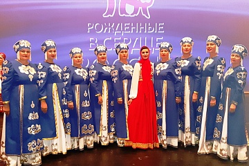 7 октября в Самарской области в Самарском академическом театре оперы и балета стартовал VI Губернский фестиваль самодеятельного народного творчества «Рожденные в сердце России», который проводится при поддержке Правительства Самарской области.