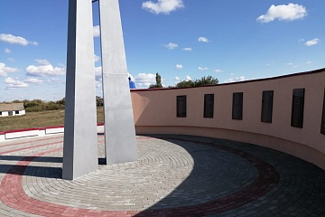В рамках программы инициативного бюджетирования завершён ремонт памятника ВОВ в центре с.Бурляевка