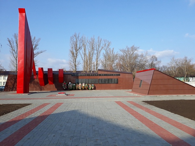 Благоустройство территории возле памятника воинам, погибшим в годы ВОВ