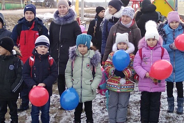 Открытие детской игровой площадки в пос. Красный Мост