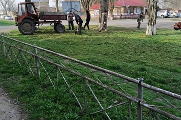 Уборка прилегающей территории по пер. Кировский 