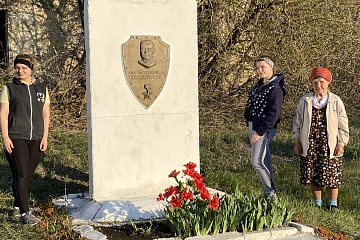 Волонтерами села Манино был приведен в порядок памятник Герою Советского Союза Г.Г.Светочеву 