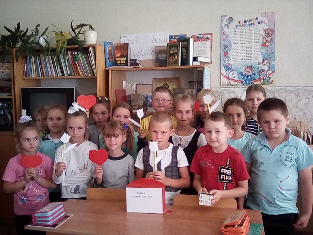 Борщево-Песковская школа приняла участие в благотворительной акции "Белый цветок"