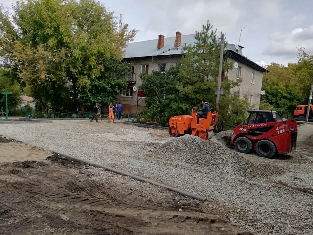 В посёлке Верхняя Подстепновка, ул. Львовская,12а, завершается подготовка основания под асфальт.