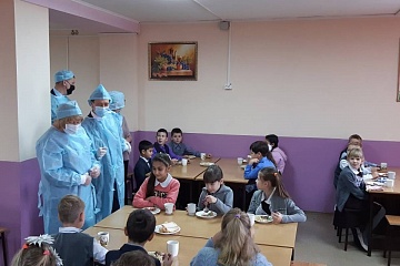 И дети, и родители довольны качеством школьных обедов  «Единая Россия» подвела итоги мониторинга обеспечения школьников горячим питанием в регионах