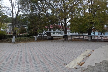 Завершены работы по укладке новой тротуарной плитки на территории площади Новониколаевского СДК в рамках проекта "Инициативное бюджетирование"