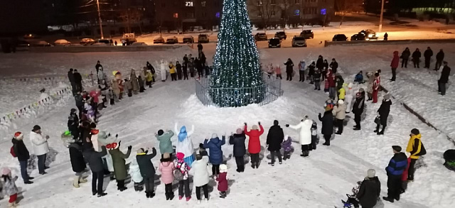 27 декабря 2020 года  в п. Товарково прошло торжественного открытия Главной Ёлки поселка