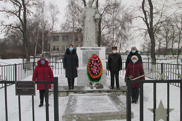 Трудовые коллективы почтили память воинам освобождавших село Россошки